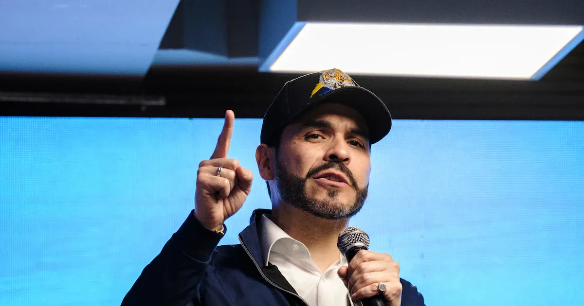 Abelardo De la Espriella asume la presidencia de Colombia en una posesión inédita fuera de Bogotá