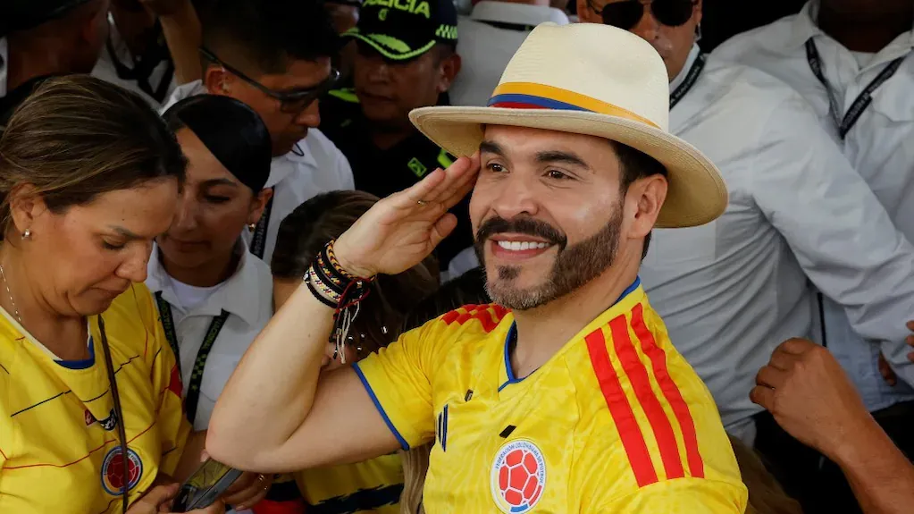 Transición en Colombia: De la Espriella acusa a Petro de intentar un golpe de Estado y pide apoyo a las Fuerzas Armadas