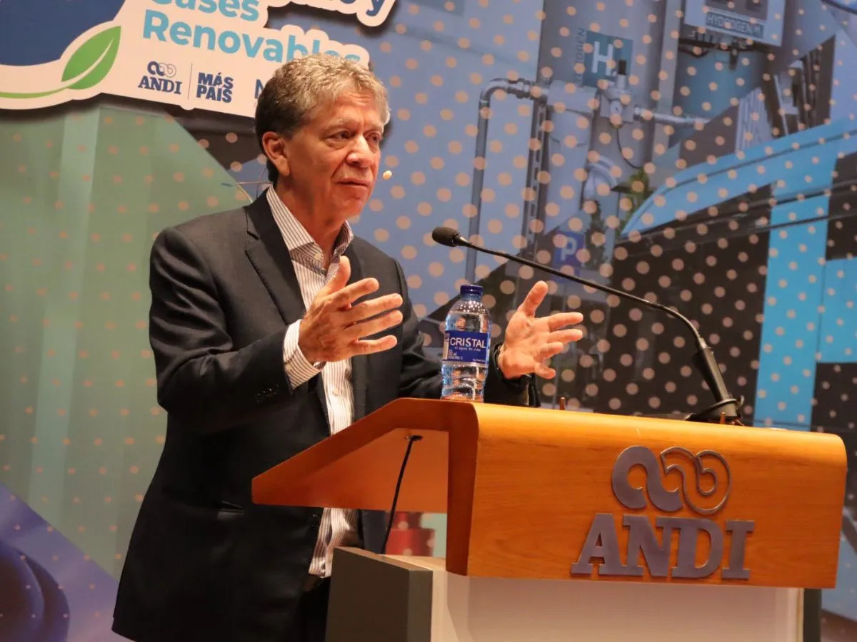 Bruce Mac Master renuncia a la Andi tras un pulso con el gobierno de Abelardo de la Espriella