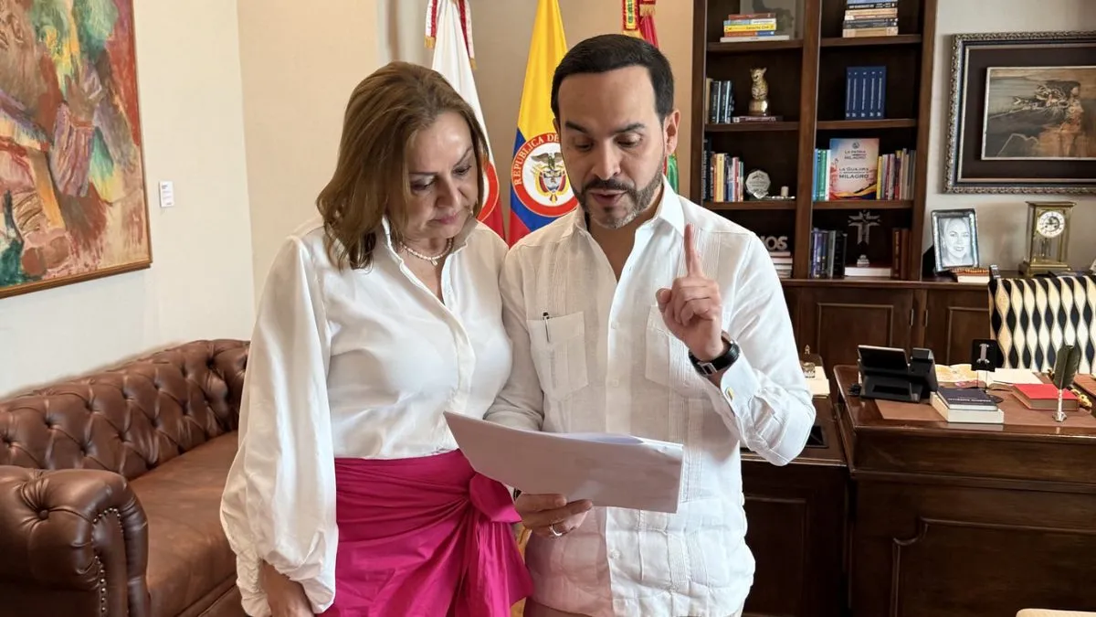 Presidente De la Espriella ordena revertir el alza de la gasolina en octubre