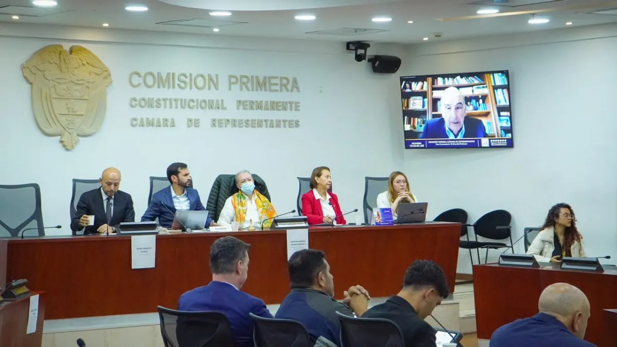 Uribe, De la Calle, víctimas y firmantes revivieron el debate del plebiscito de paz en la Cámara