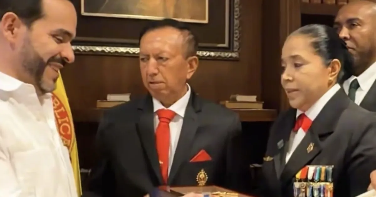 Abelardo de la Espriella recibe la banda presidencial a dos días de su posesión