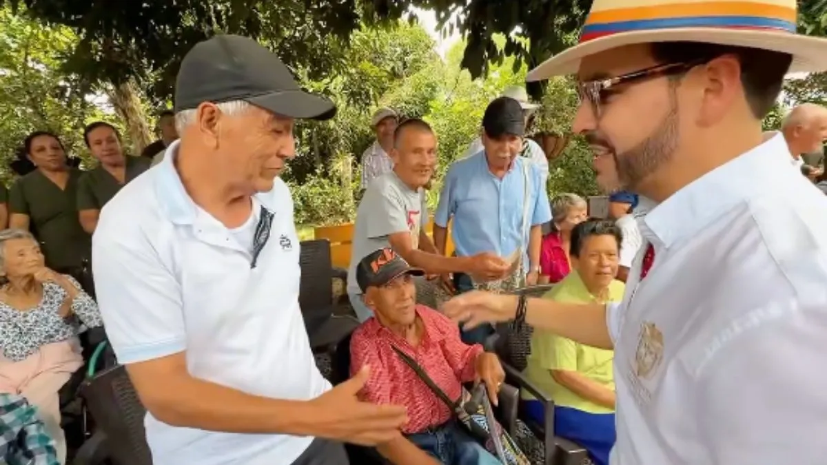 De La Espriella anunció la donación de su primer sueldo a dos hogares geriátricos de Quimbaya