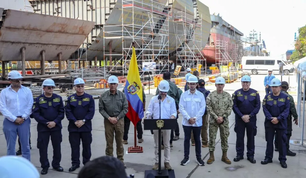 Presidente De la Espriella visita la Planta Mamonal de Cotecmar junto a ministros y mandos militares