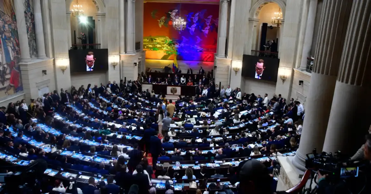 Dos proyectos de ley buscan reimplantar el voto obligatorio en Colombia